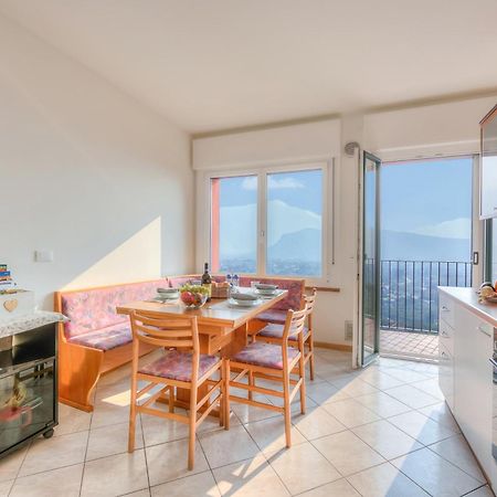 Lake View Dom-Us Apartment - Happy Rentals Riva del Garda Eksteriør billede