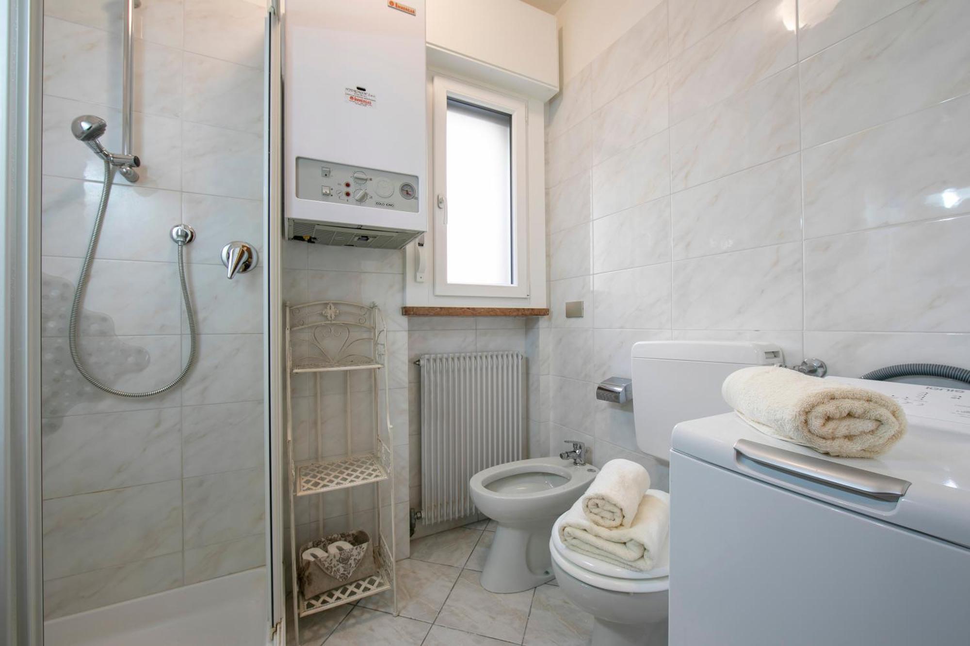 Lake View Dom-Us Apartment - Happy Rentals Riva del Garda Eksteriør billede