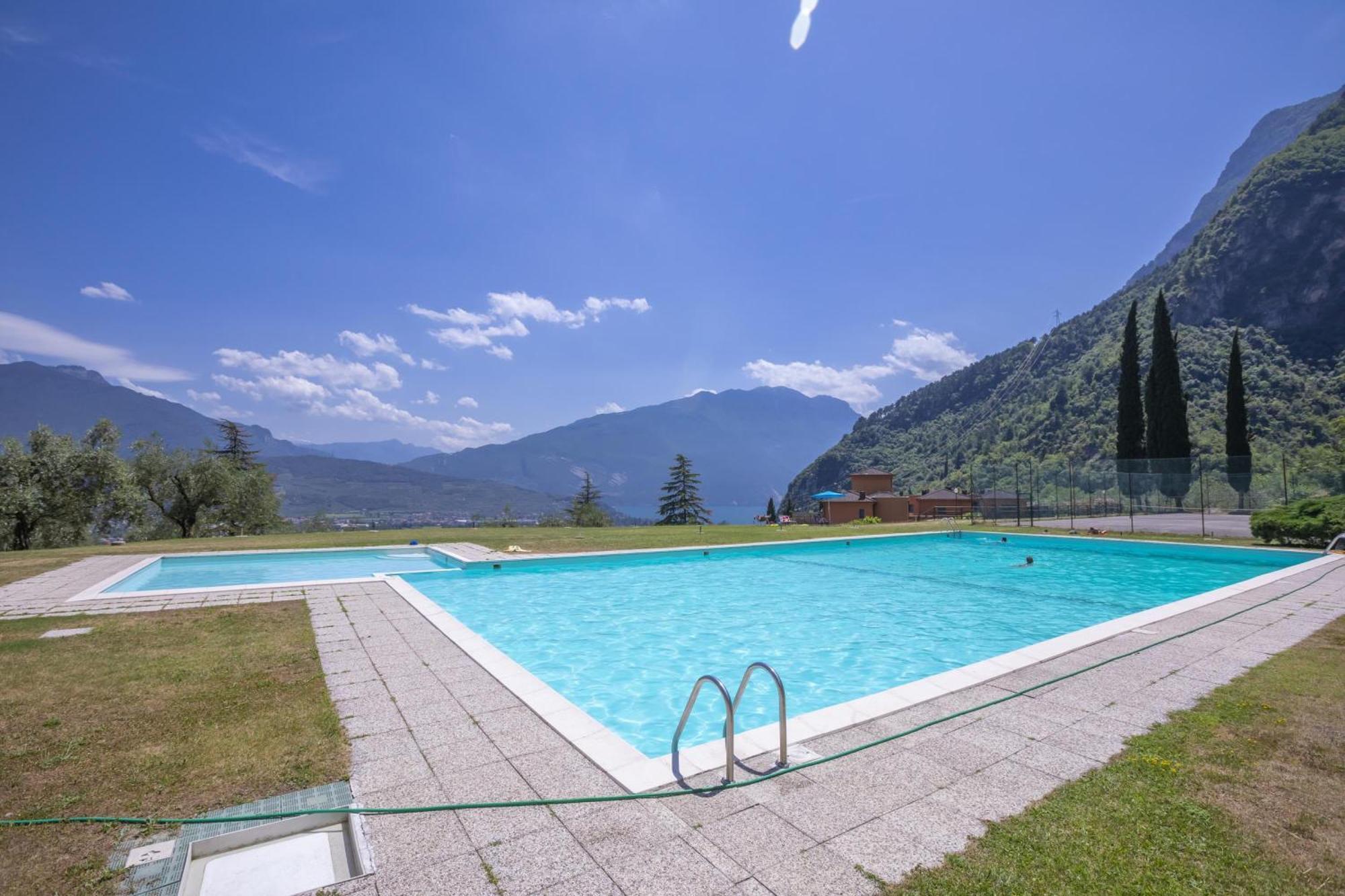 Lake View Dom-Us Apartment - Happy Rentals Riva del Garda Eksteriør billede