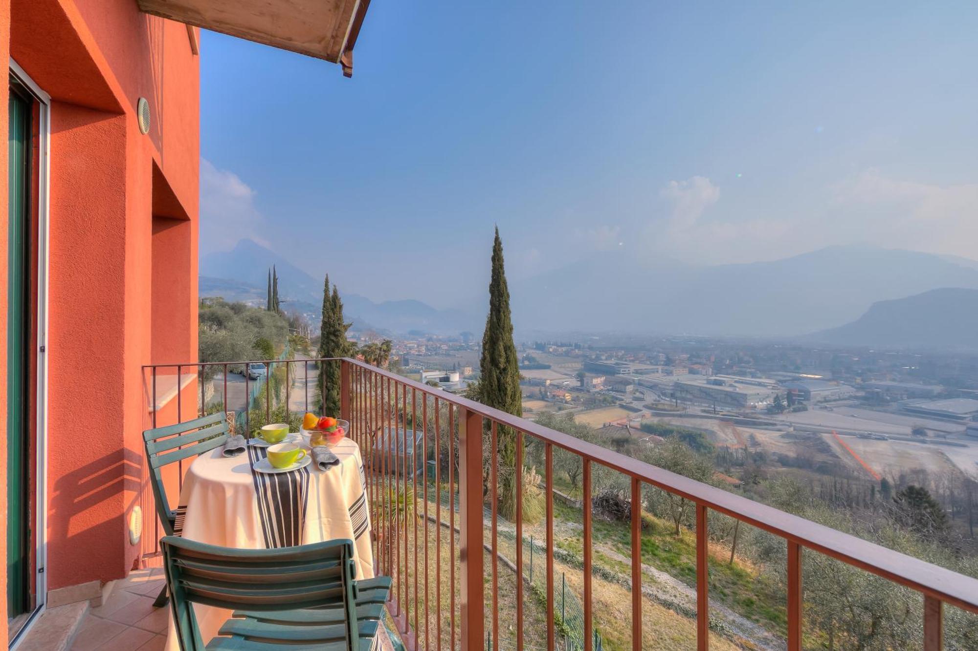 Lake View Dom-Us Apartment - Happy Rentals Riva del Garda Eksteriør billede