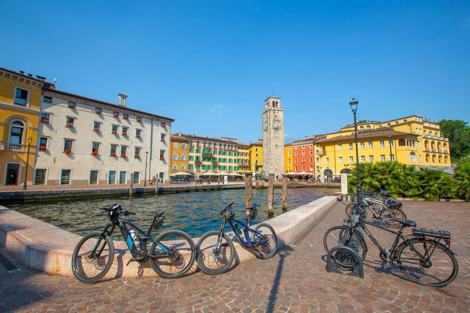 Lake View Dom-Us Apartment - Happy Rentals Riva del Garda Eksteriør billede
