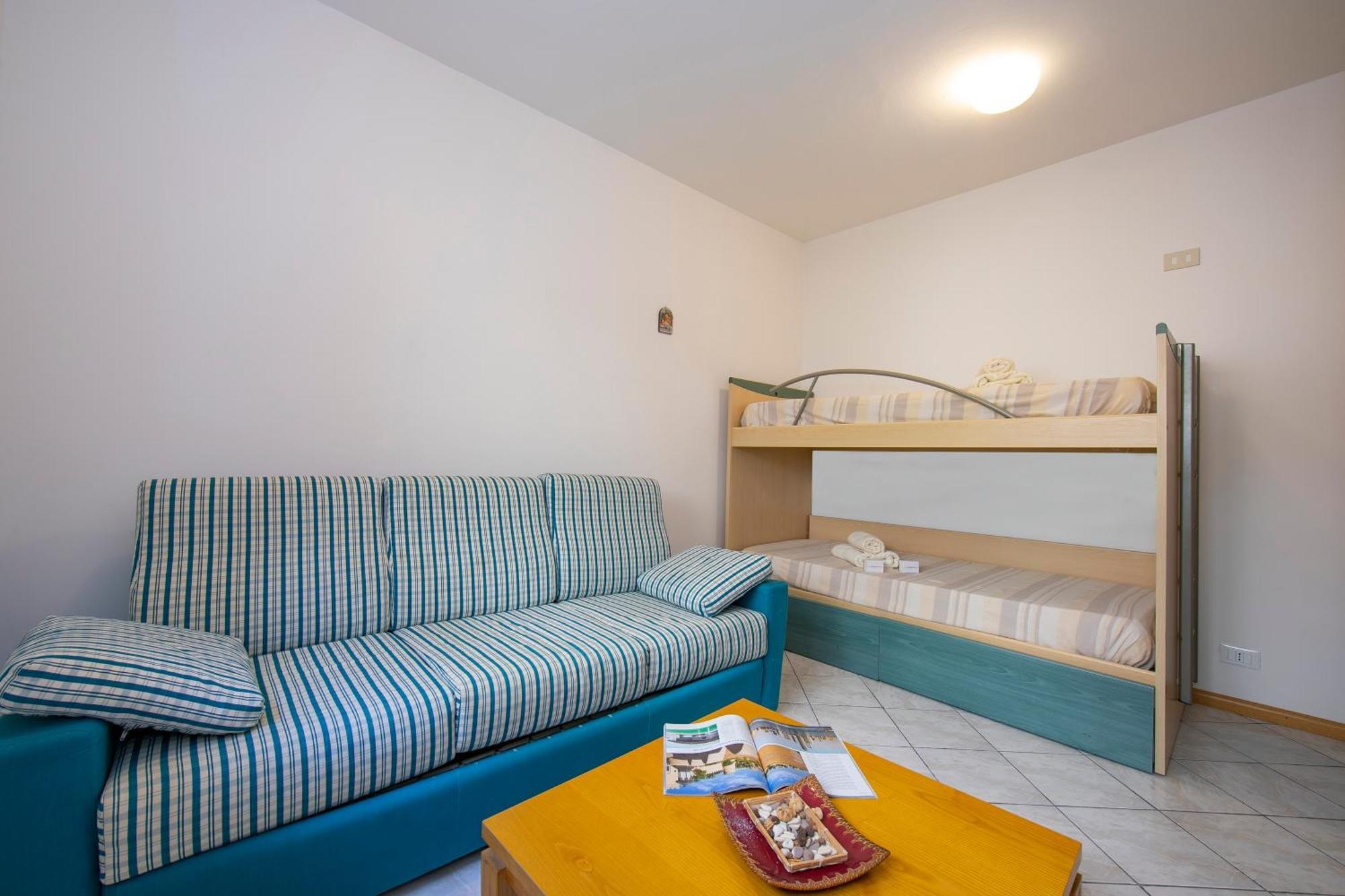 Lake View Dom-Us Apartment - Happy Rentals Riva del Garda Eksteriør billede