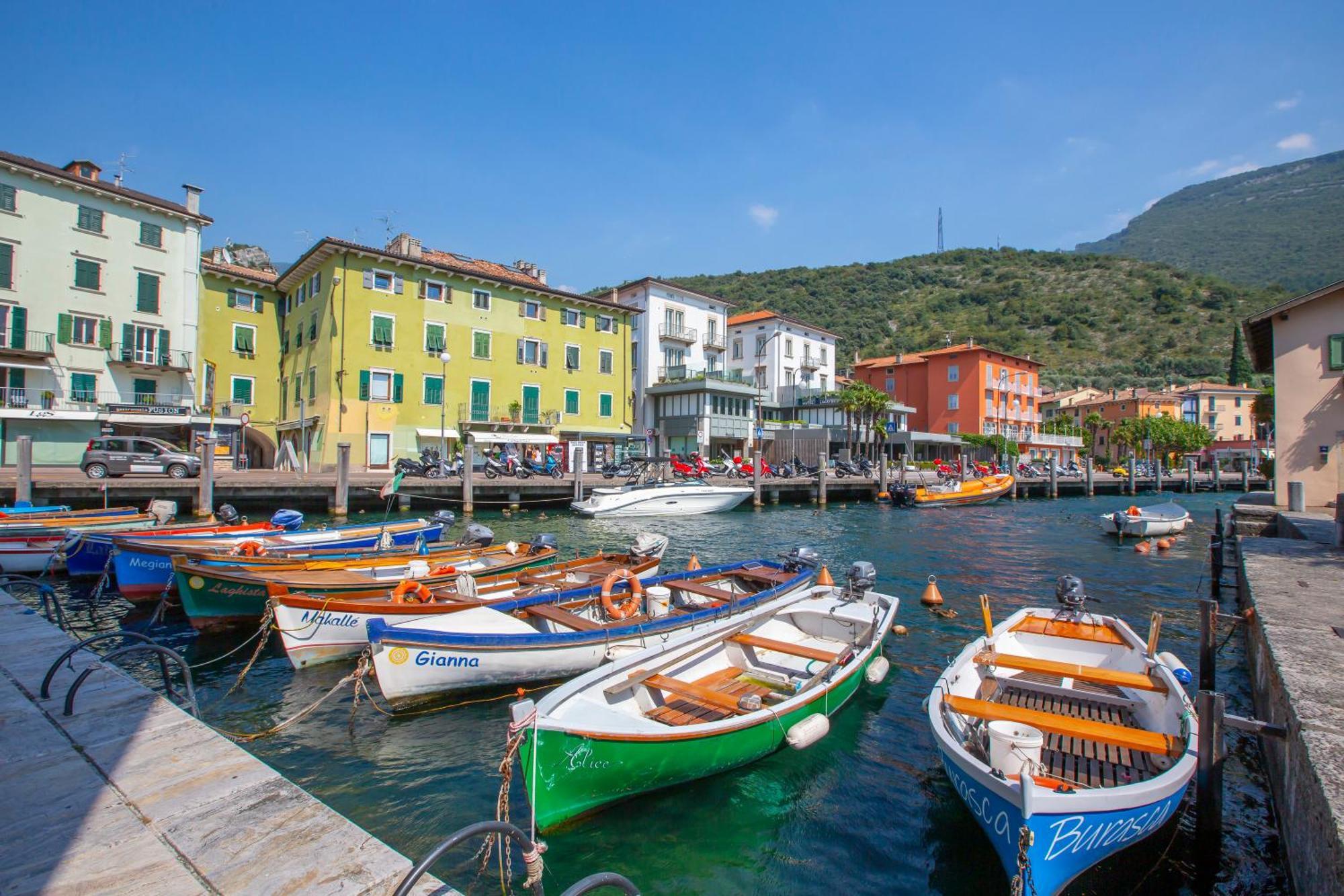 Lake View Dom-Us Apartment - Happy Rentals Riva del Garda Eksteriør billede
