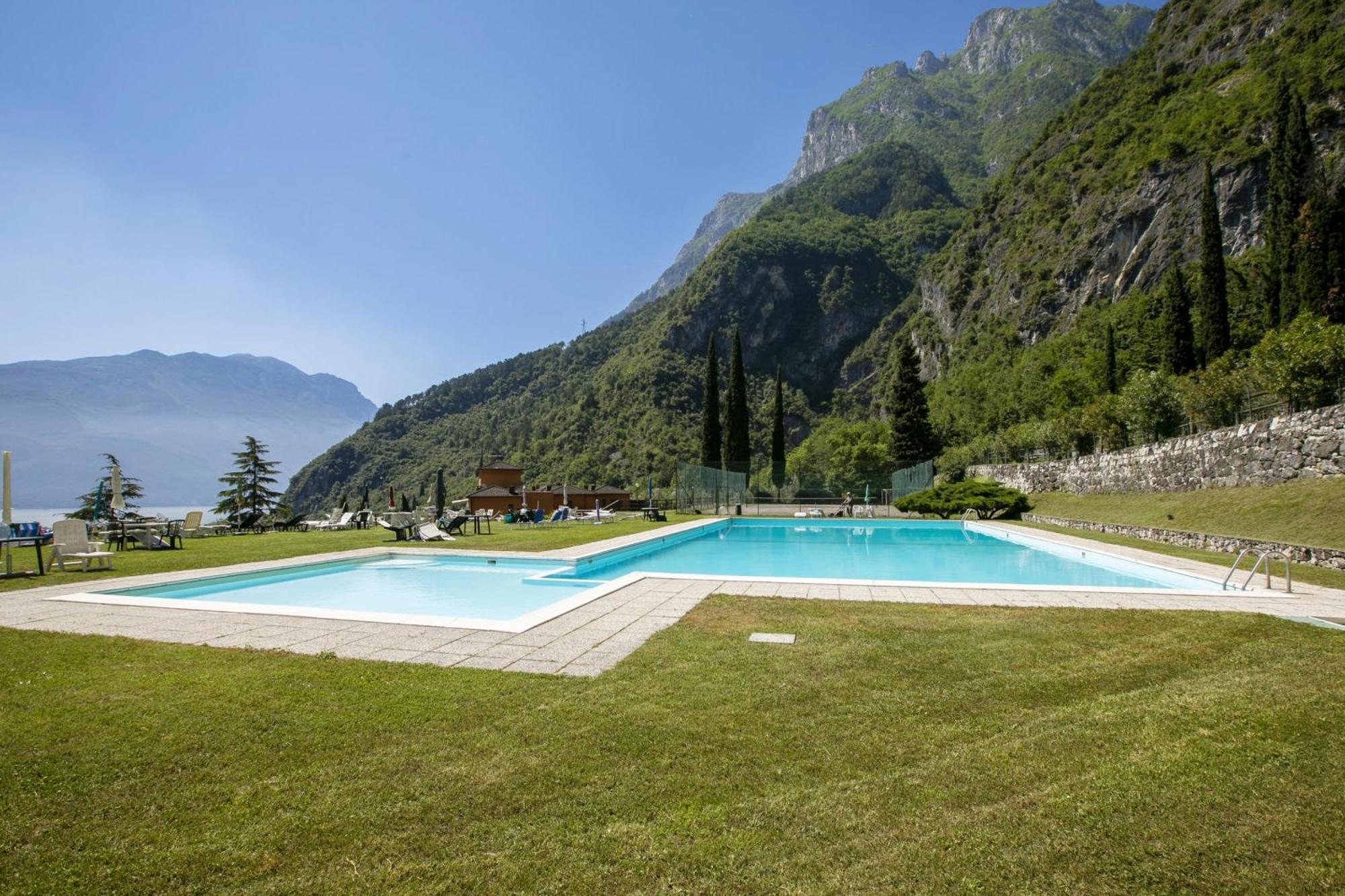Lake View Dom-Us Apartment - Happy Rentals Riva del Garda Eksteriør billede