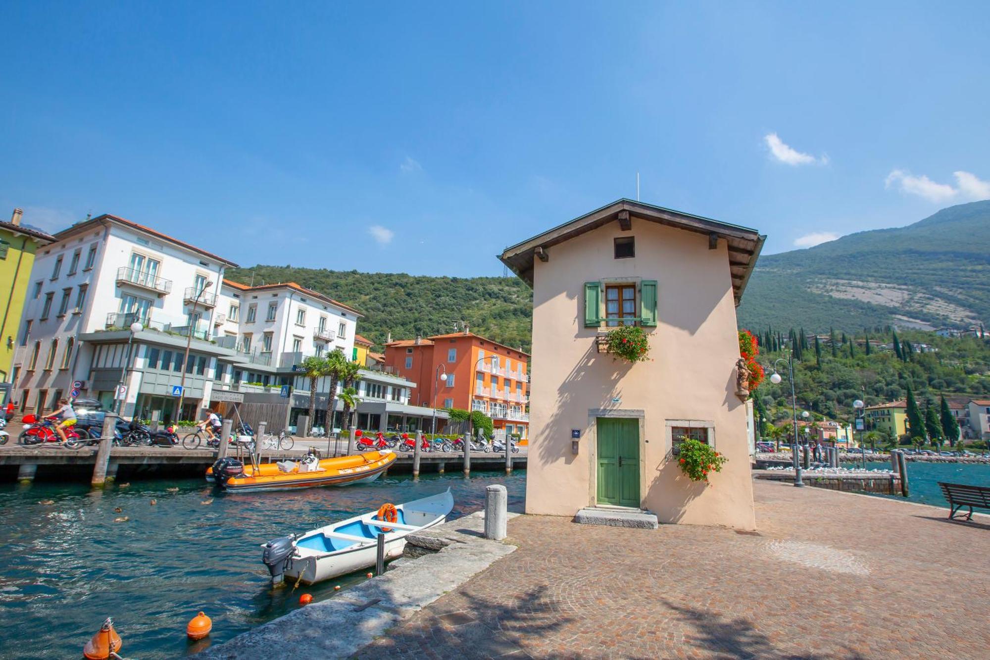 Lake View Dom-Us Apartment - Happy Rentals Riva del Garda Eksteriør billede