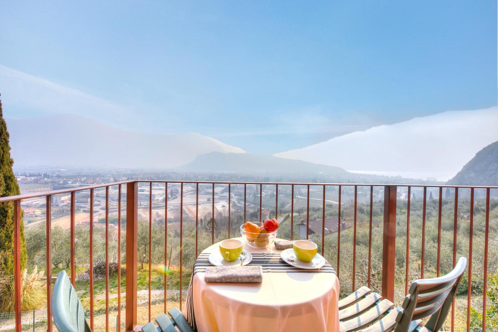 Lake View Dom-Us Apartment - Happy Rentals Riva del Garda Eksteriør billede
